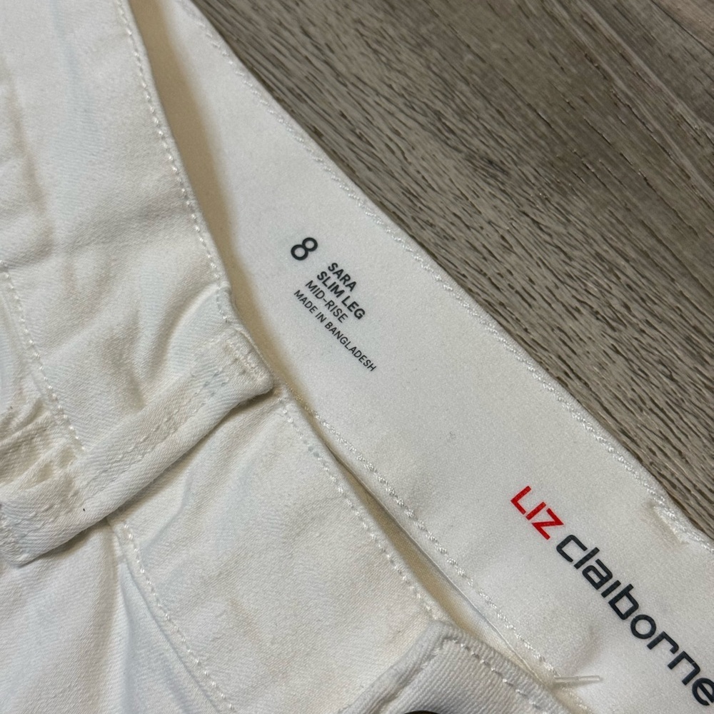•LIZ CLAIBORNE• SARA MID RISE SLIM LEG JEANS - Picture 4 of 5
